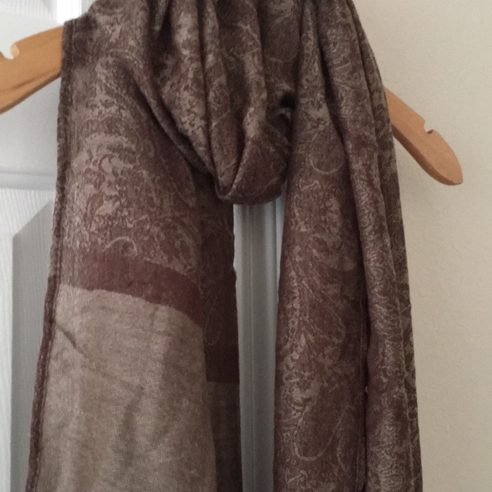 SOLD!! Scarf (BOGO 1/2 OFF ALL SCARVES 🤑)